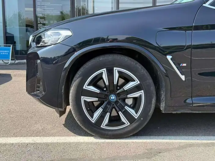 BMW iX3 2024 Model Leading Model – фото 9
