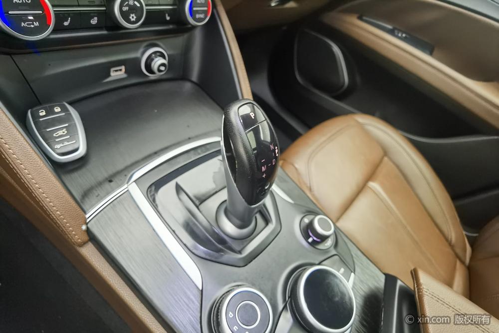 Al f a Romeo Stelvio 2017 модификация 2.0T 200HP Elite Edition – фото 14