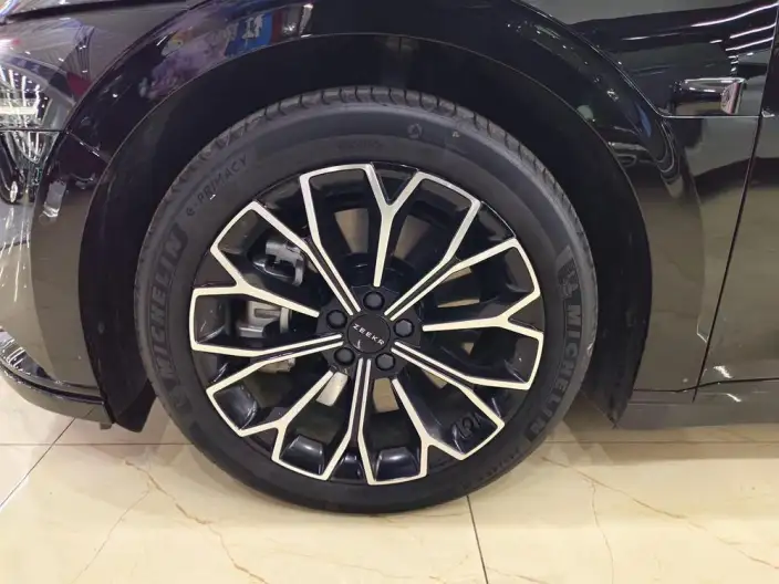 ZEEKR 007 2024 Model 4WD Edition 75kWh – фото 7