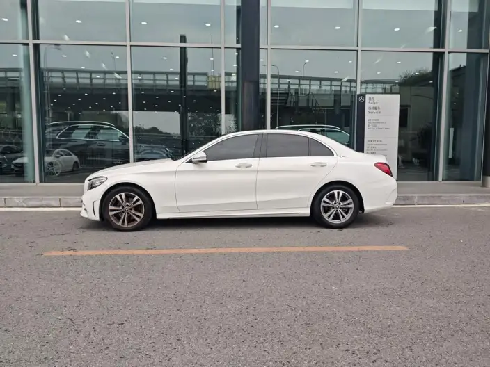 Mercedes-Benz C-Class 2021 Model C 200 L Dynamic Model Sports Edition – фото 3