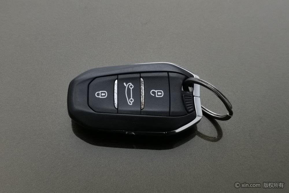 DS 5LS 2014 1.6T Luxury THP160 – фото 6