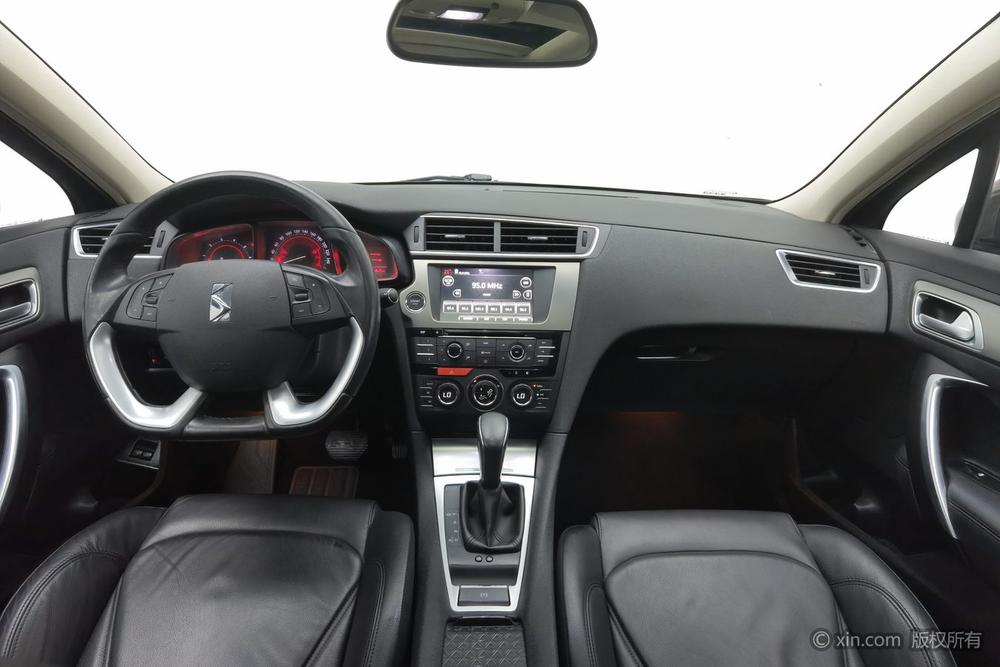 DS 5LS 2014 1.6T Luxury THP160 – фото 12
