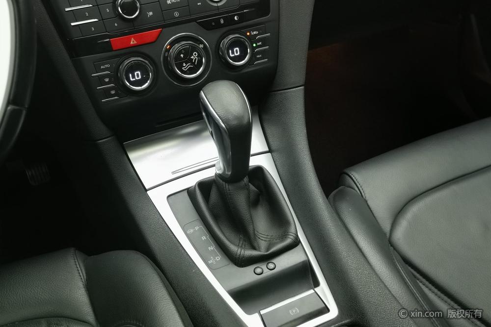 DS 5LS 2014 1.6T Luxury THP160 – фото 14