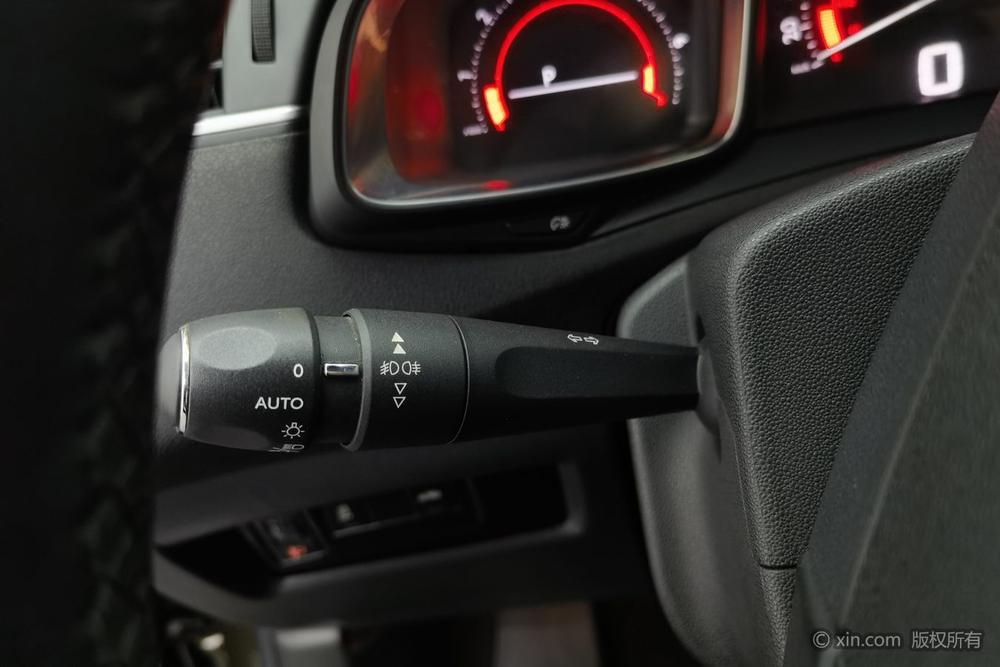 DS 5LS 2014 1.6T Luxury THP160 – фото 15