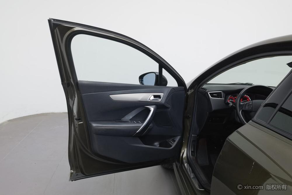 DS 5LS 2014 1.6T Luxury THP160 – фото 21