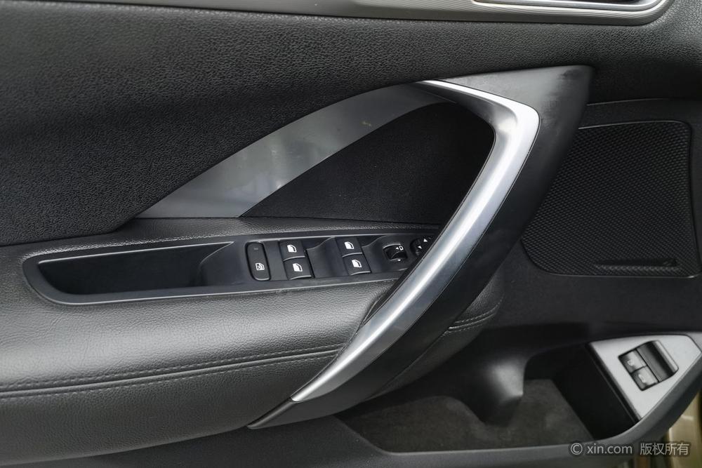 DS 5LS 2014 1.6T Luxury THP160 – фото 22
