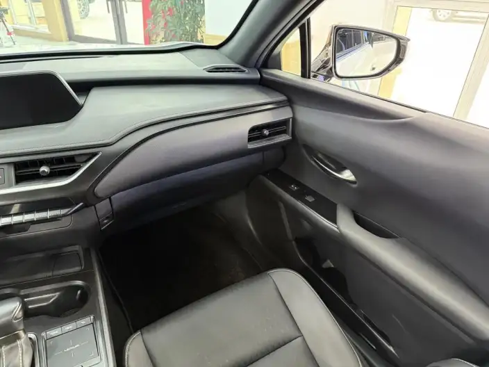 Lexus UX 2020 Model 200 Special Edition – фото 5
