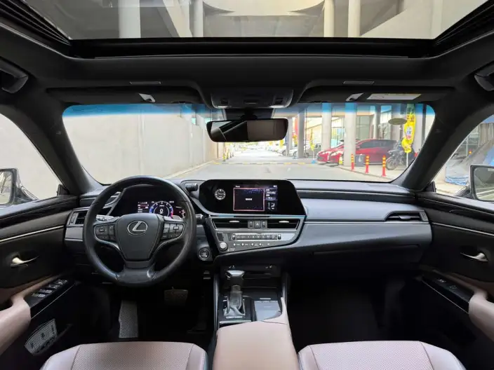 Lexus ES 2021 Model 200 Superior Edition – фото 8