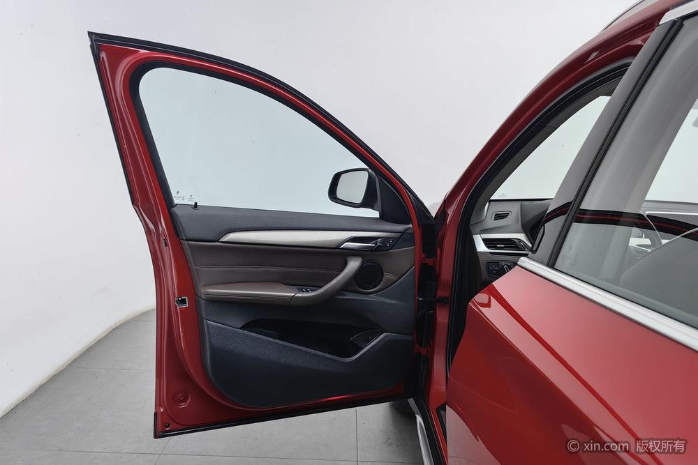 BMW X1 2016 модификация xDrive20Li Luxury – фото 21