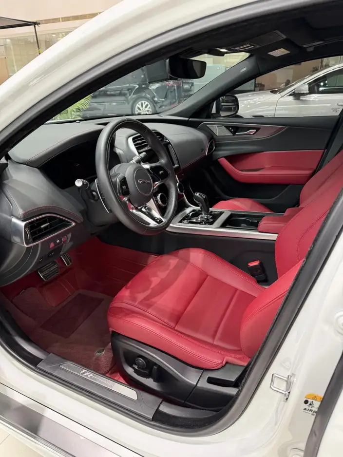 Jaguar XE L 2024 Model 2.0T 250PS R-DYNAMIC S Enterprising Sports Edition – фото 8