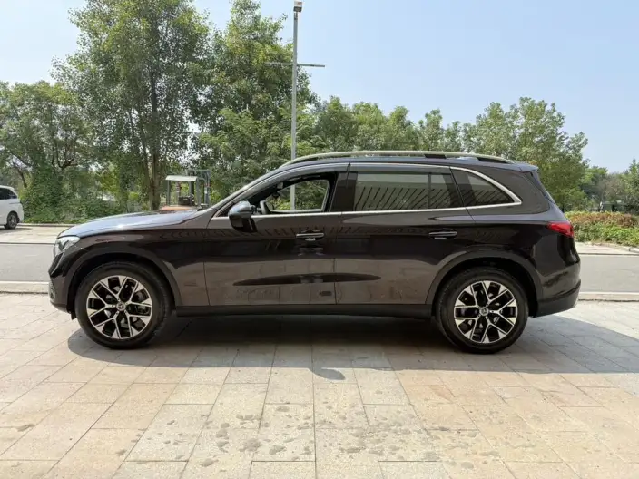 Mercedes-Benz GLC 2023 Model Facelift GLC 260 L 4MATIC Dynamic Model 5 seat – фото 4