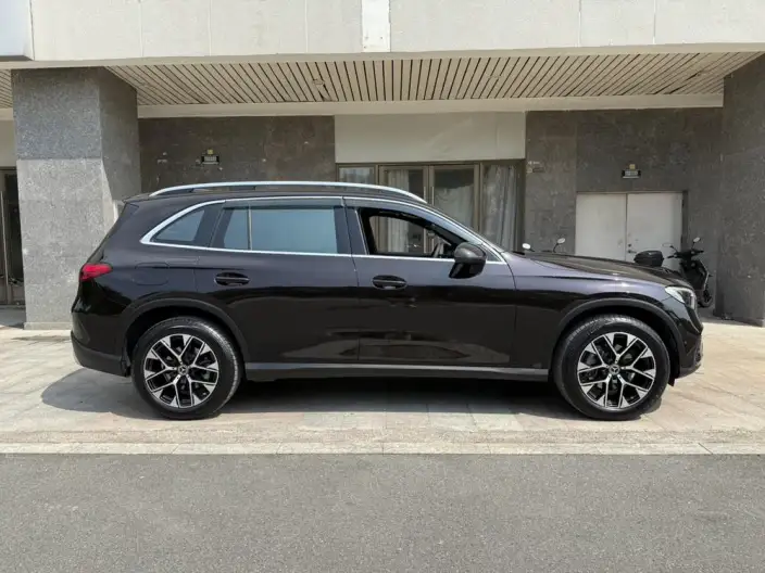 Mercedes-Benz GLC 2023 Model Facelift GLC 260 L 4MATIC Dynamic Model 5 seat – фото 8