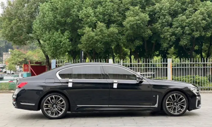 BMW 7 Series 2021 Model 740Li xDrive Executive Model M Sports Set – фото 5