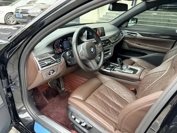 BMW 7 Series 2021 Model 740Li xDrive Executive Model M Sports Set – фото 8