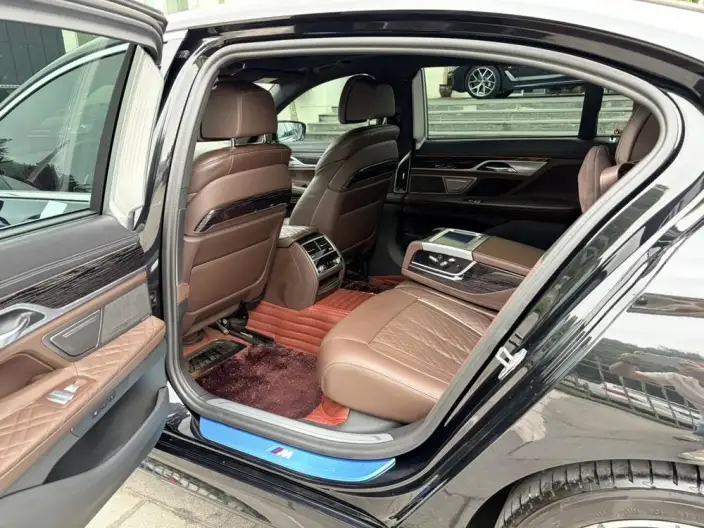 BMW 7 Series 2021 Model 740Li xDrive Executive Model M Sports Set – фото 9