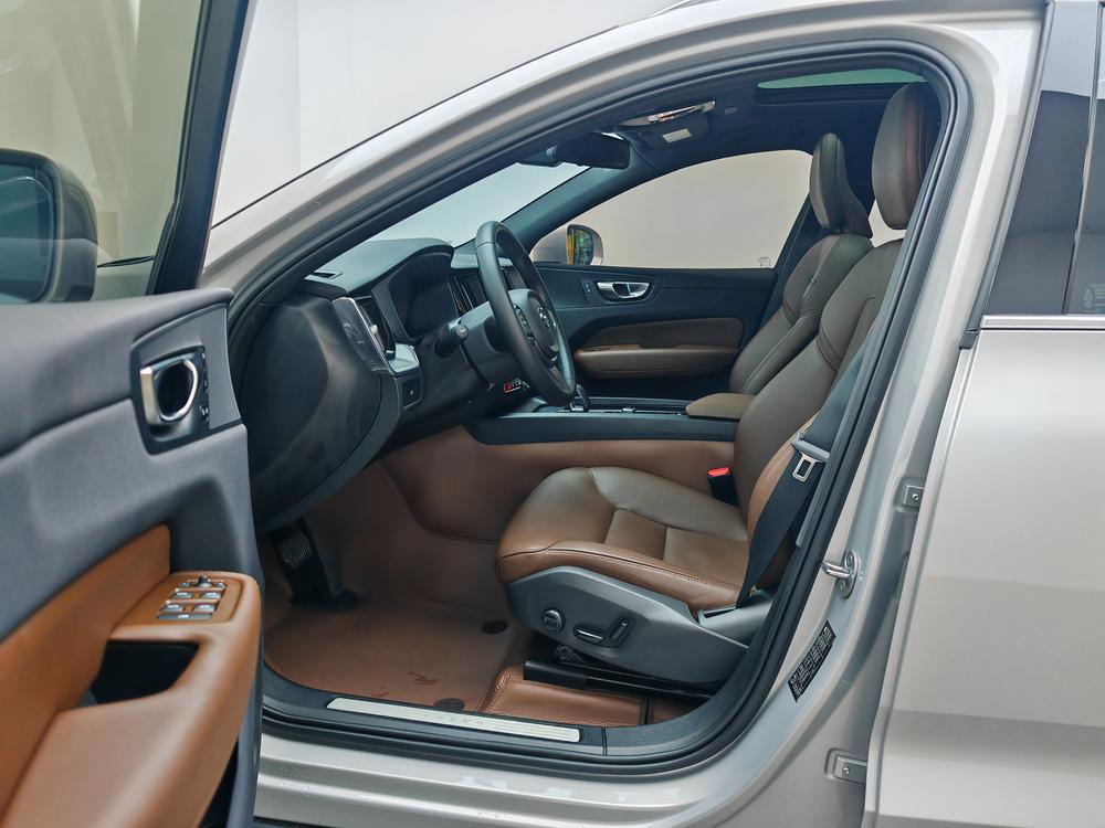 Volvo XC60 2025 B5 AWD Intelligent Leisure Luxury Edition – фото 17