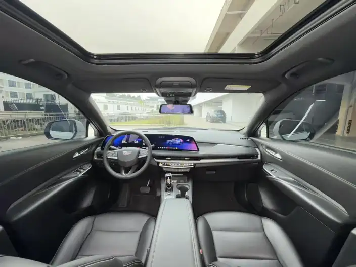 Cadillac XT4 2024 Model 28T 2WD Luxury Model – фото 6