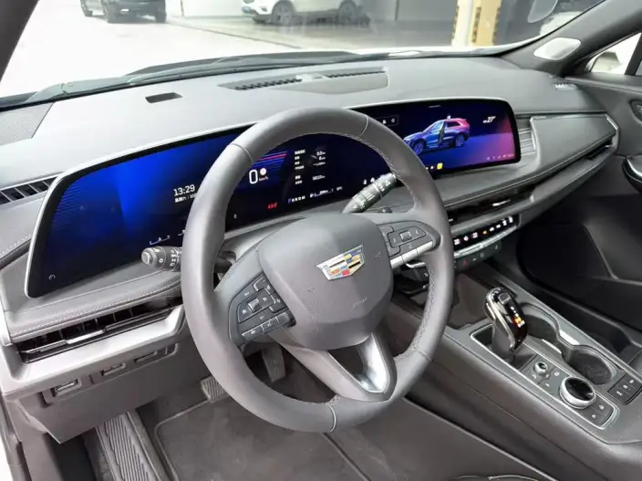 Cadillac XT4 2024 Model 28T 2WD Luxury Model – фото 7
