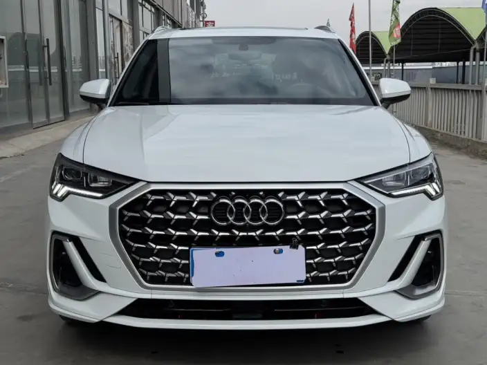AUDI Q3 2023 Model 40 TFSI Fashion Dynamic Model