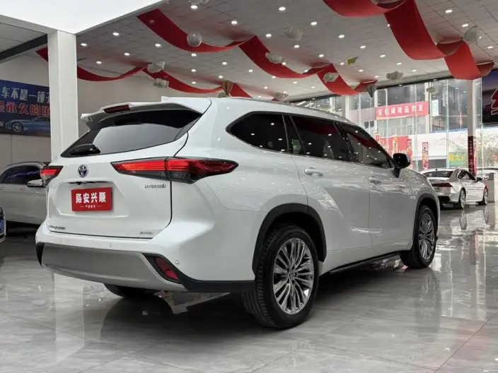 Toyota Highlander 2022 Model Hybrid 2.5L 4WD Premium Edition 7 seat – фото 6