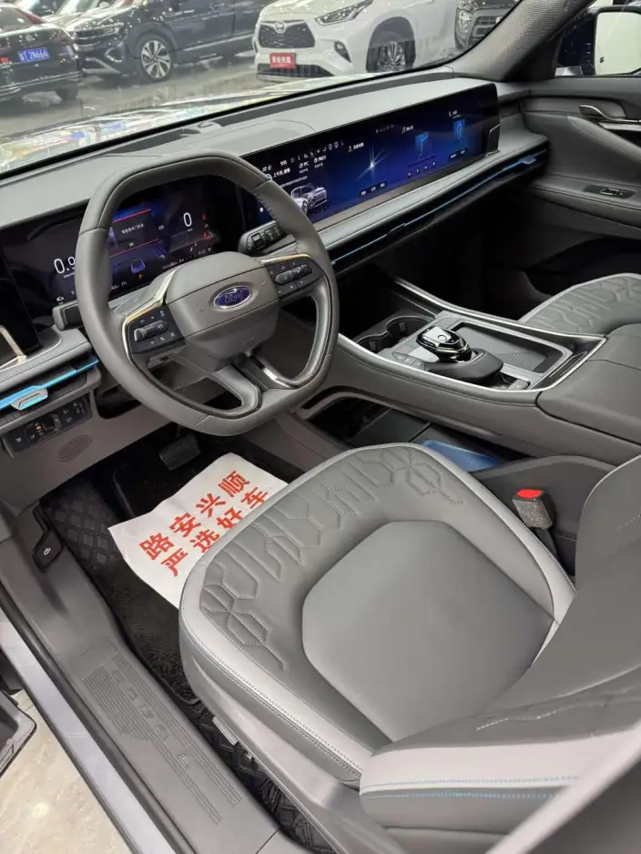 Ford Edge 2025 Model Ford Edge L 2.0T EcoBoost 2WD VII seat Luxury Model – фото 9