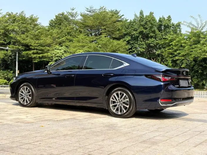 Lexus ES 2025 Model 300h Premium