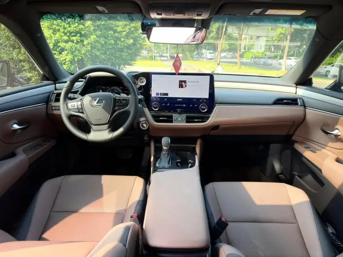 Lexus ES 2025 Model 300h Premium – фото 9
