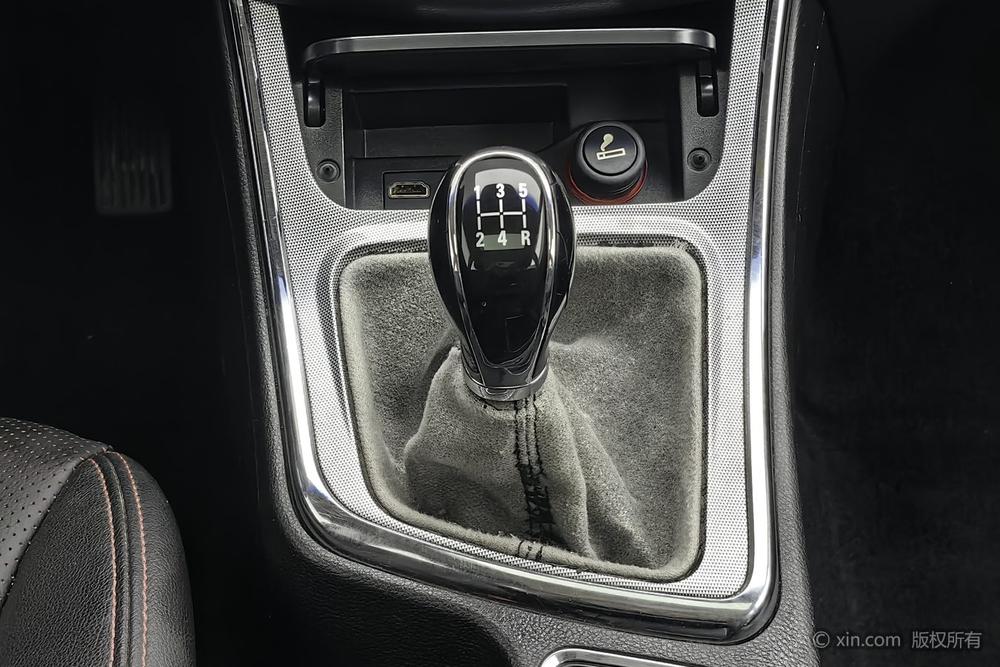 Baojun 560 2015 1.8L Manual Luxury – фото 15