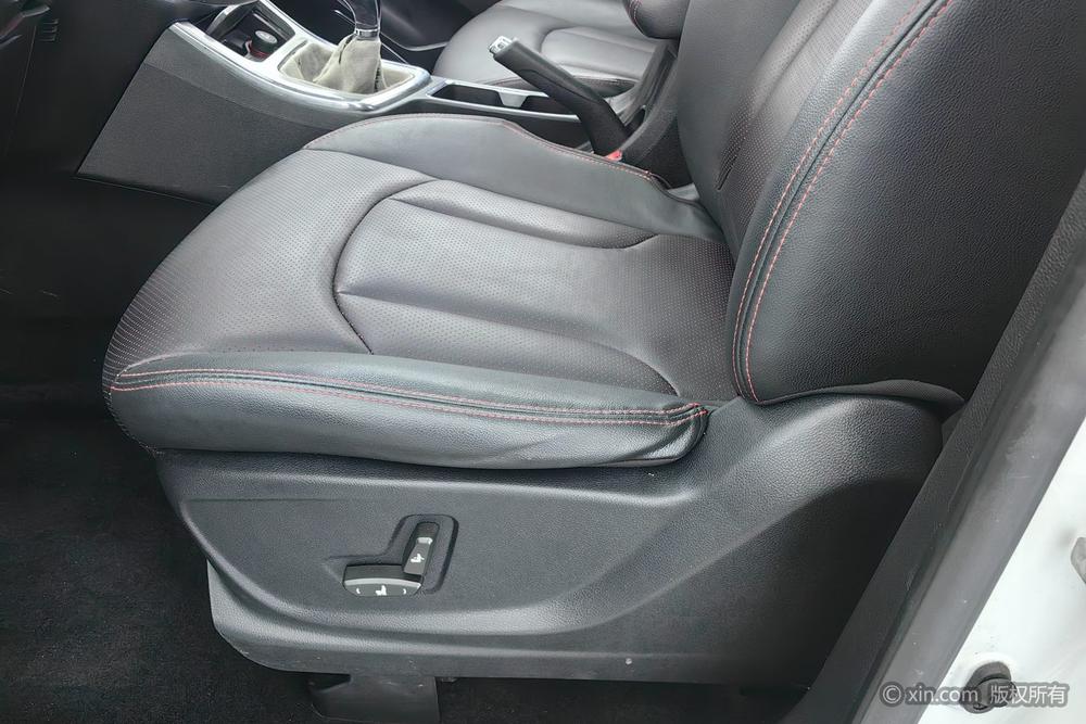 Baojun 560 2015 1.8L Manual Luxury – фото 18