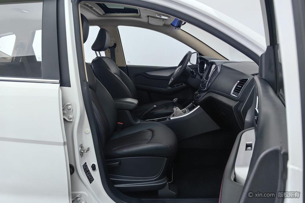 Baojun 560 2015 1.8L Manual Luxury – фото 24