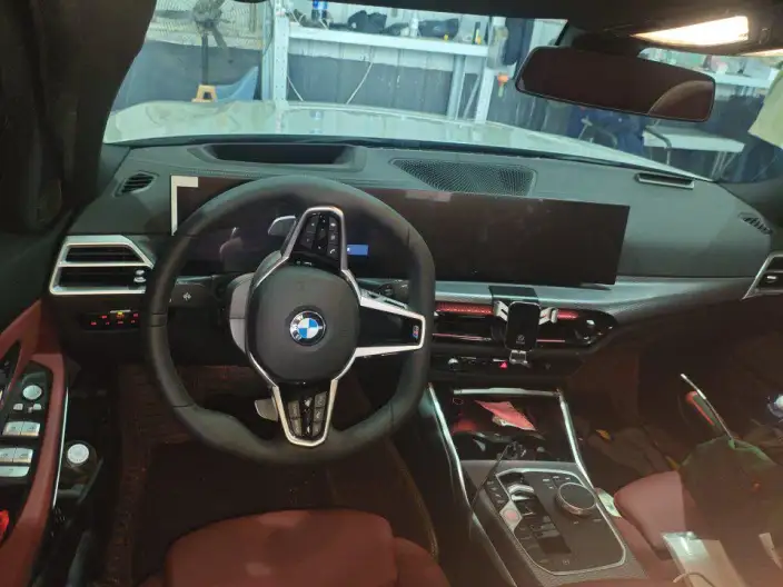 BMW 3 Series 2025 Model 330i M Sports Night Set – фото 5