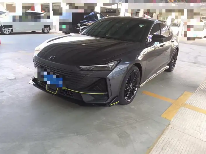 Changan UNI-V 2022 Model 1.5T Sports Edition – фото 1