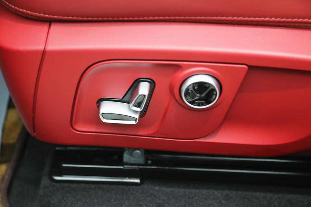 Levante 2021 3.0T Luxury – фото 10