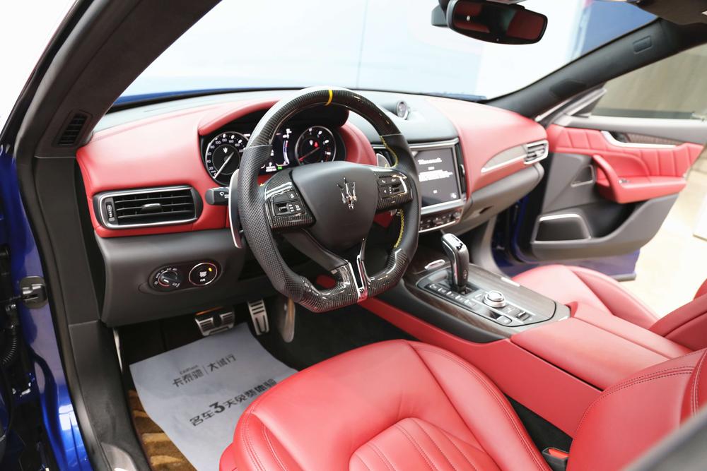 Levante 2021 3.0T Luxury – фото 20