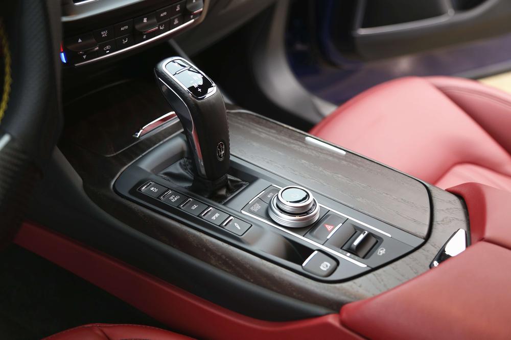 Levante 2021 3.0T Luxury – фото 23