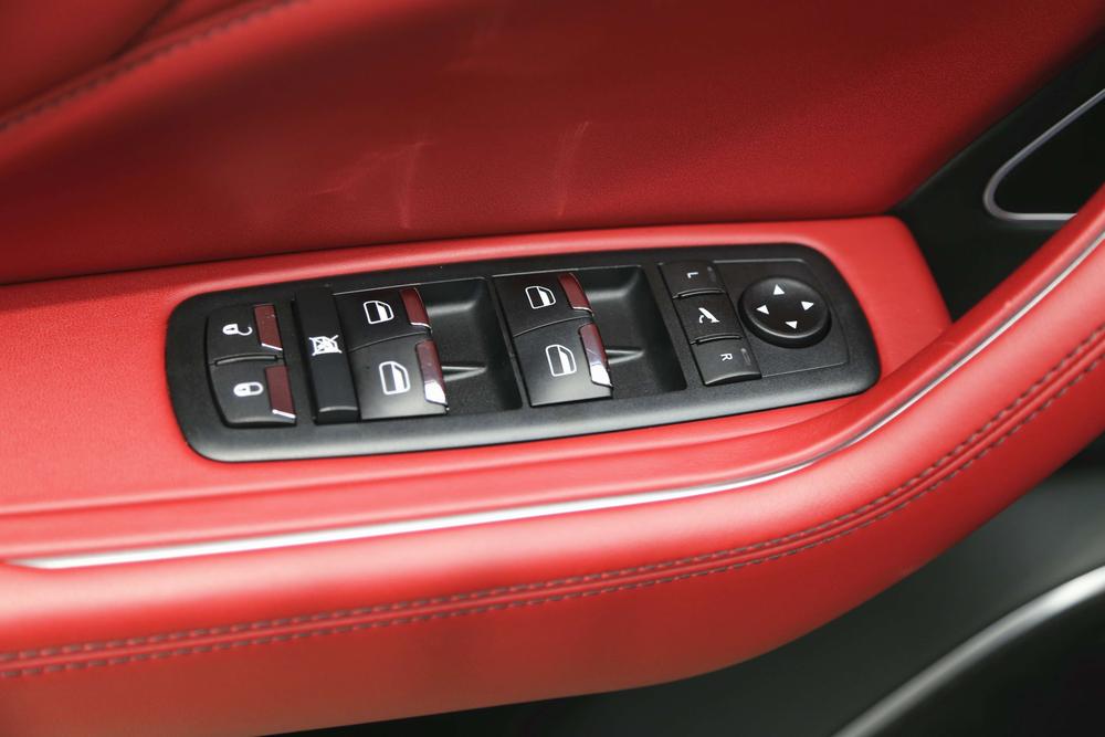 Levante 2021 3.0T Luxury – фото 31