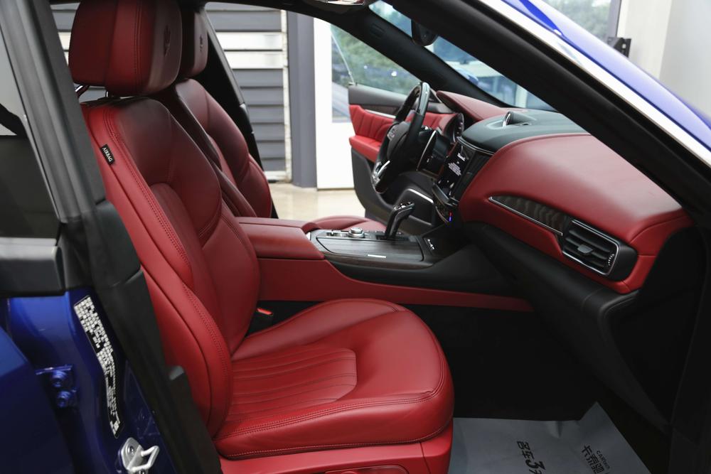 Levante 2021 3.0T Luxury – фото 33