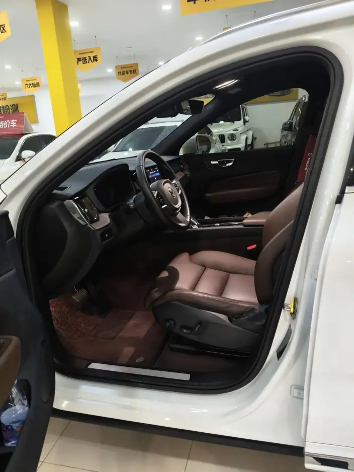 Volvo XC60 2025 Model B5 4WD Smart Range Deluxe Edition – фото 8