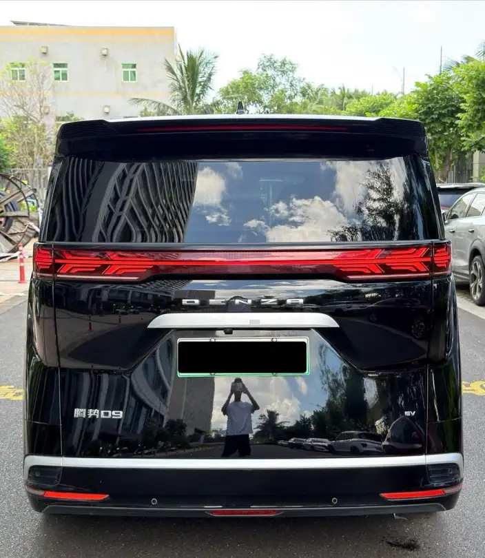 Denza D9 EV 2022 Model 620 Noble Model – фото 5