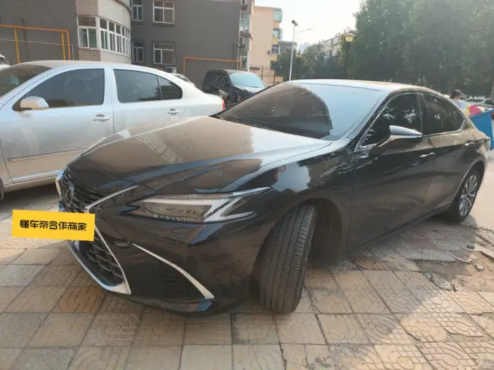 Lexus ES 2025 Model 200 Premium – фото 1