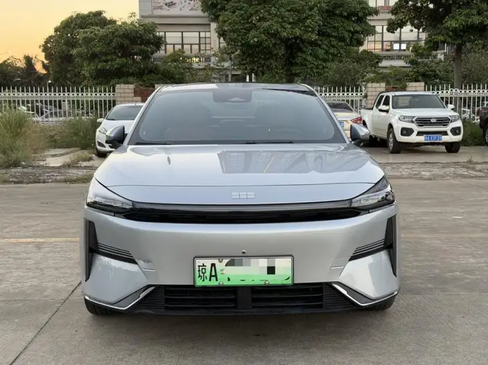 Geely Galaxy L6 2025 Model 1.5 EM-i DHT 140KM Tiggo + Edition – фото 2