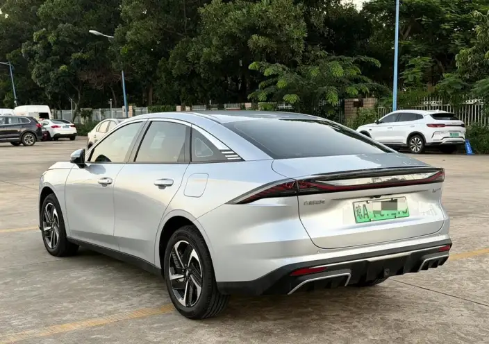 Geely Galaxy L6 2025 Model 1.5 EM-i DHT 140KM Tiggo + Edition – фото 4