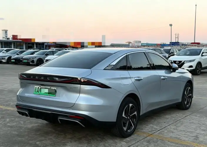Geely Galaxy L6 2025 Model 1.5 EM-i DHT 140KM Tiggo + Edition – фото 6
