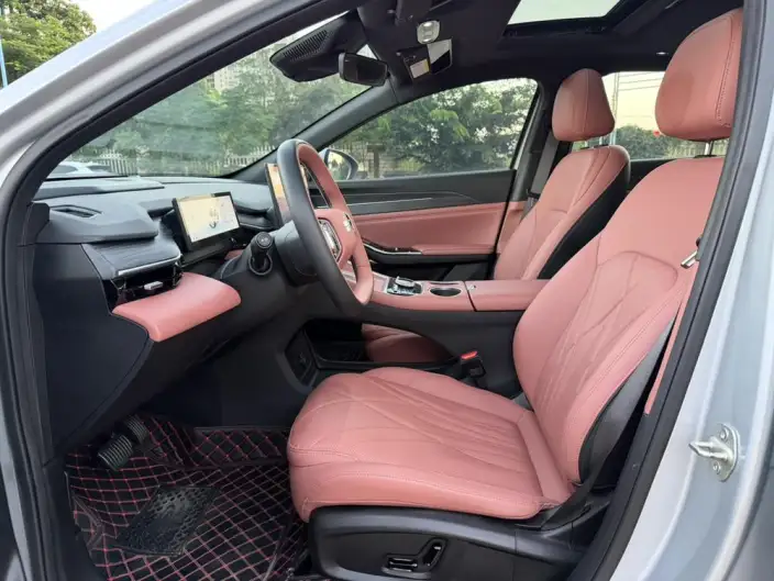 Geely Galaxy L6 2025 Model 1.5 EM-i DHT 140KM Tiggo + Edition – фото 8