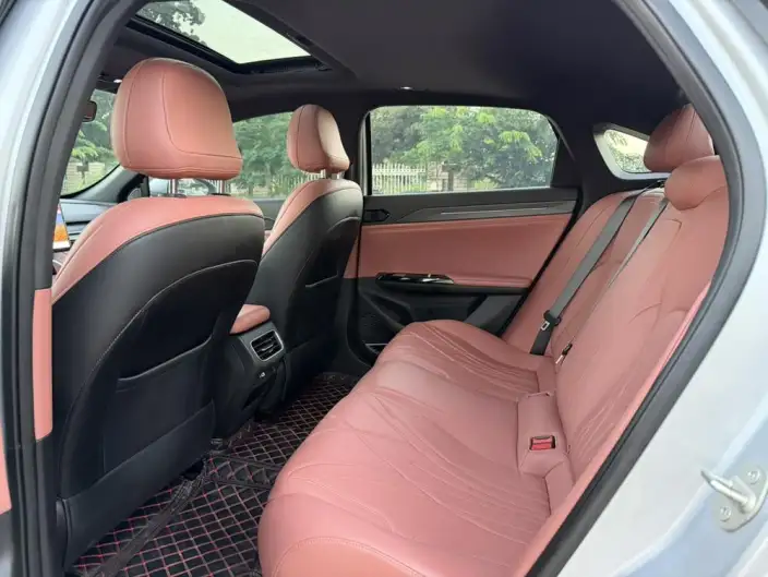 Geely Galaxy L6 2025 Model 1.5 EM-i DHT 140KM Tiggo + Edition – фото 9