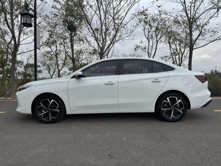Roewe i5 2023 Model 1.5L CVT Zunrong Edition
