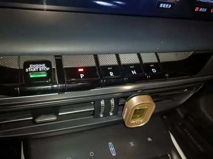Lincoln Z 2022 Model i Cool Zun Shang Edition – фото 9