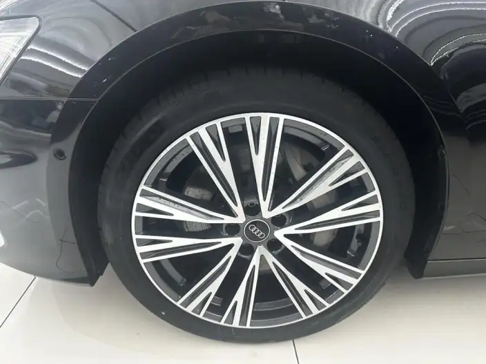 Audi A6L 2023 Model 55 TFSI quattro Exclusive Dynamic Model – фото 6