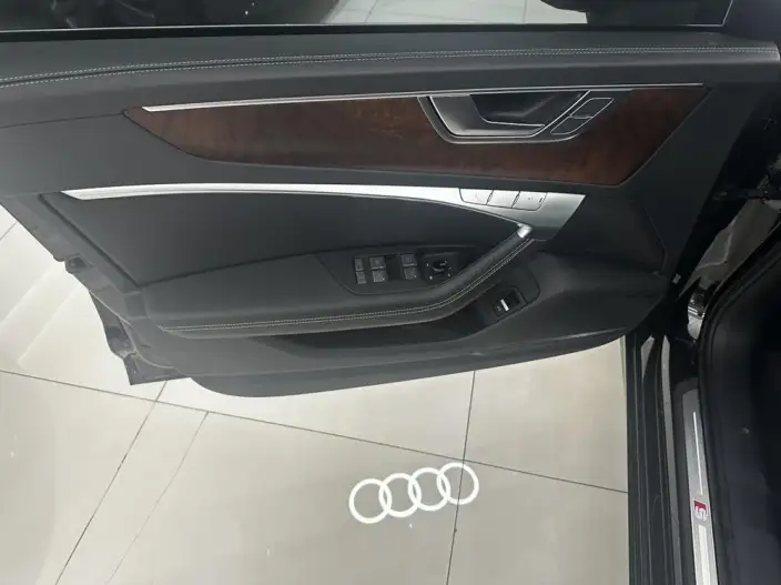 Audi A6L 2023 Model 55 TFSI quattro Exclusive Dynamic Model – фото 8