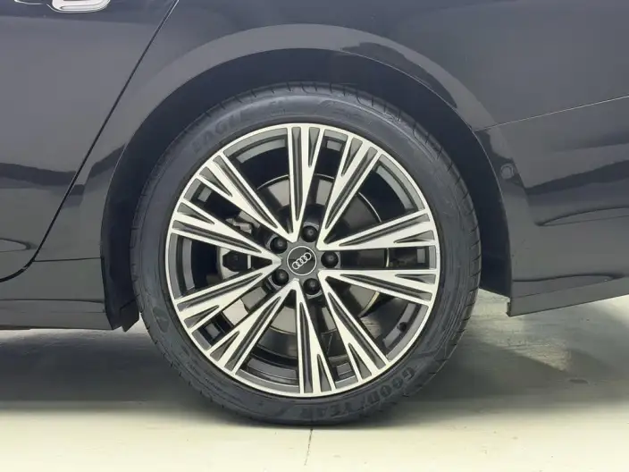 Audi A6L 2025 Model 55 TFSI quattro Exclusive Dynamic Model – фото 9